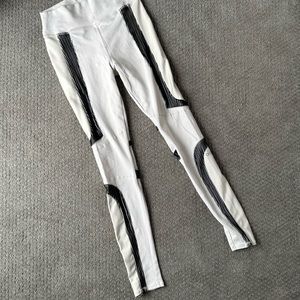 Alo Yoga Textured Cream Leggings